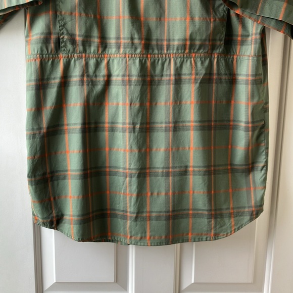[SOLD] Columbia Silver Ridge Lite Plaid Shirt in Green/Orange Size M - Picture 9 of 15